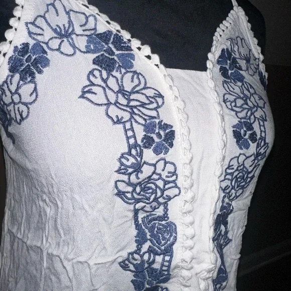 White and Blue Floral Embroidered Women's Top - Picture 11 of 12